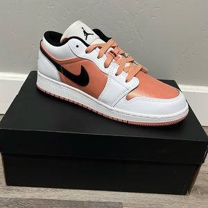 *New Never Worn OG box* AIR JORDAN 1 Low (GS)